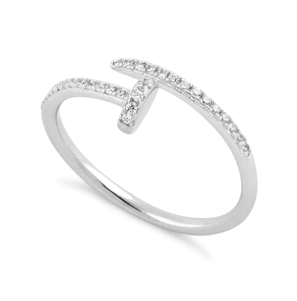 Anillo de plata de ley clavado