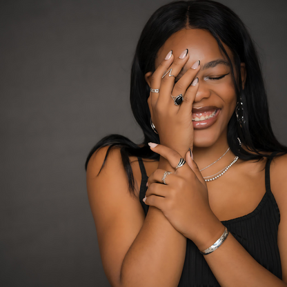 Anillo de plata de ley con pera de ónix negro para mujer